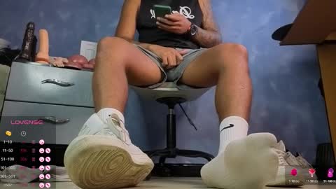 Snapshot of tom_brown12 chatting on 5, 2, 2026 Tom online show from 5, 2, 2026