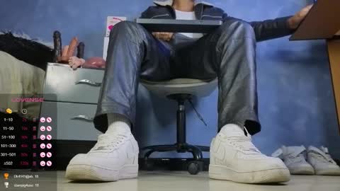 Snapshot of tom_brown12 chatting on 24, 2, 2026 Tom online show from 24, 2, 2026