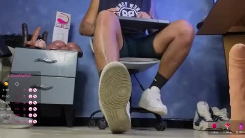 Snapshot of tom_brown12 chatting on 28, 2, 2026 Tom online show from 28, 2, 2026