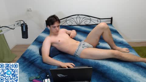 Snapshot of tom_er0s chatting on 7, 1, 2025 Tom online show from 7, 1, 2025