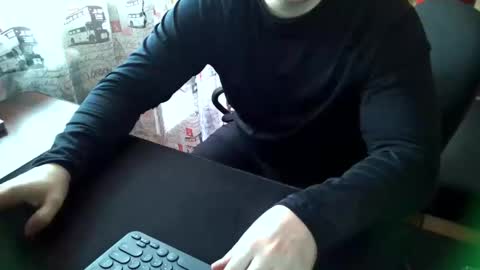 Tommi Li online show from 7, 1, 2025