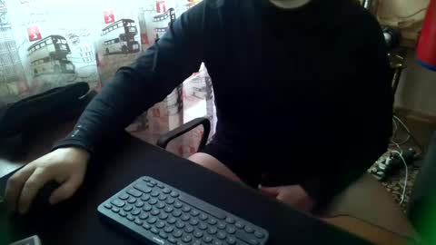 Tommi Li online show from 8, 1, 2025