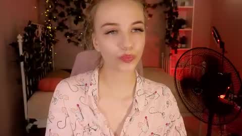 Snapshot of toni_ray chatting on 13, 7, 2026 Tony online show from 13, 7, 2026