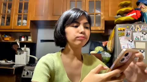 Snapshot of toniebirley chatting on 26, 5, 2026 Mila online show from 26, 5, 2026