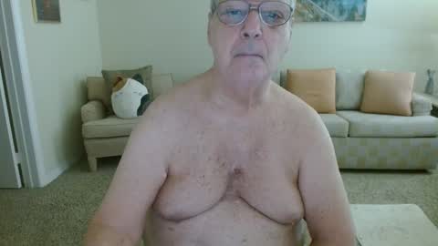 Snapshot of tonysview12000 chatting on 2, 10, 2025 tonysview12000 online show from 2, 10, 2025