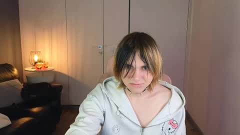 Snapshot of too_silly_ chatting on 26, 5, 2026 too_silly_ online show from 26, 5, 2026