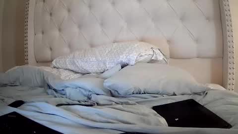 Snapshot of toomuchsmoke chatting on 24, 11, 2025 toomuchsmoke online show from 24, 11, 2025