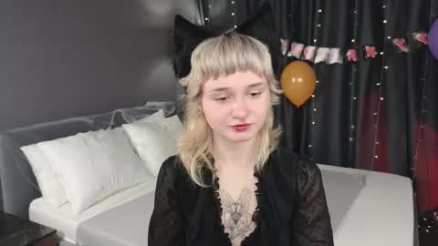 Snapshot of tori_cutie chatting on 30, 10, 2025 Tori online show from 30, 10, 2025