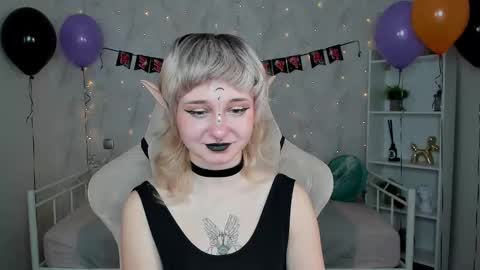 Snapshot of tori_cutie chatting on 1, 11, 2025 Tori online show from 1, 11, 2025