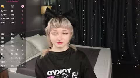 Snapshot of tori_cutie chatting on 20, 11, 2025 Tori online show from 20, 11, 2025