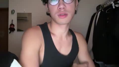 Snapshot of toshikaro0 chatting on 13, 11, 2025 Karo online show from 13, 11, 2025