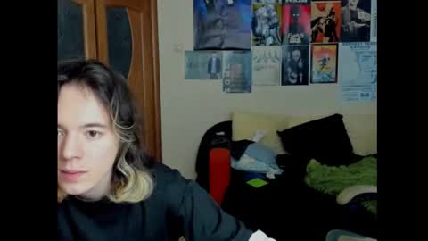 Snapshot of traharaaa chatting on 17, 12, 2025 Ariana and Erik online show from 17, 12, 2025