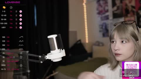 Snapshot of traharaaa chatting on 6, 2, 2026 Ariana and Erik online show from 6, 2, 2026