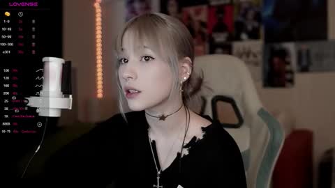 Snapshot of traharaaa chatting on 6, 3, 2026 Ariana and Erik online show from 6, 3, 2026