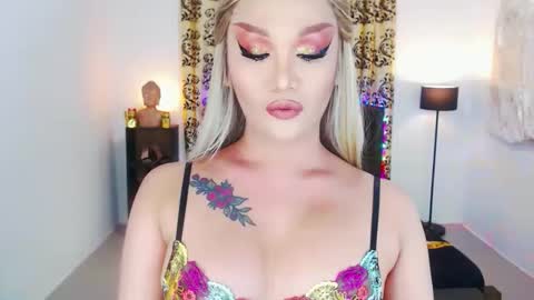 KYLIE BELLA  TS online show from 16, 9, 2025