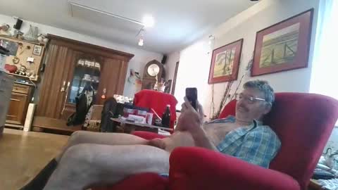 trebgeis1 online show from 12, 9, 2025