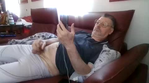 Snapshot of trebgeis1 chatting on 29, 4, 2026 trebgeis1 online show from 29, 4, 2026