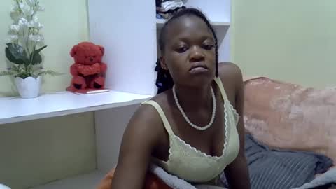 Snapshot of trendybooty chatting on 17, 11, 2025 tendybooty online show from 17, 11, 2025