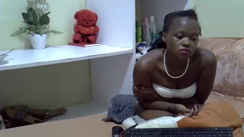 Snapshot of trendybooty chatting on 23, 11, 2025 tendybooty online show from 23, 11, 2025