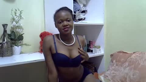 Snapshot of trendybooty chatting on 28, 11, 2025 tendybooty online show from 28, 11, 2025