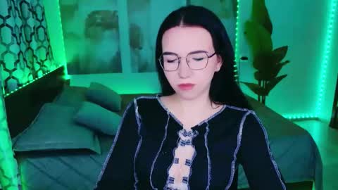 TriciaDaisy online show from 17, 5, 2026