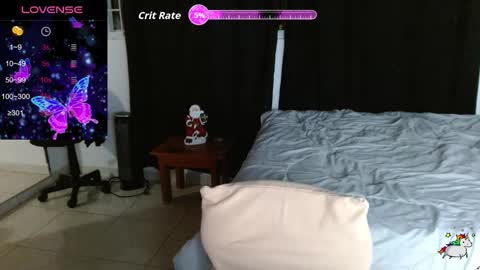 Snapshot of trixie_tangg chatting on 4, 12, 2025 Kitty online show from 4, 12, 2025