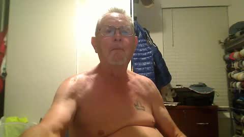 Snapshot of troffer1020 chatting on 14, 11, 2025 Troffer online show from 14, 11, 2025