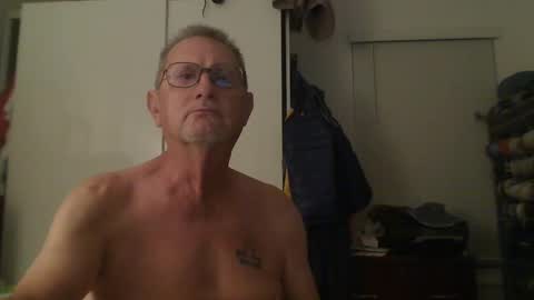 Snapshot of troffer1020 chatting on 19, 11, 2025 Troffer online show from 19, 11, 2025