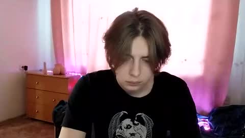 Snapshot of trypophob1a chatting on 31, 1, 2025 Emilum online show from 31, 1, 2025