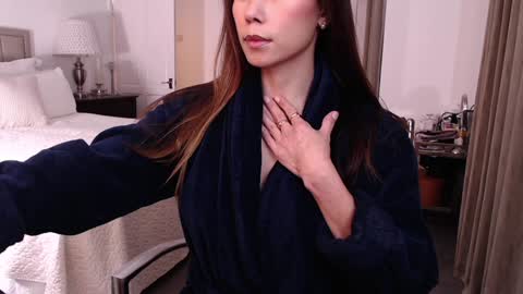 Valeria Martins online show from 2, 12, 2024