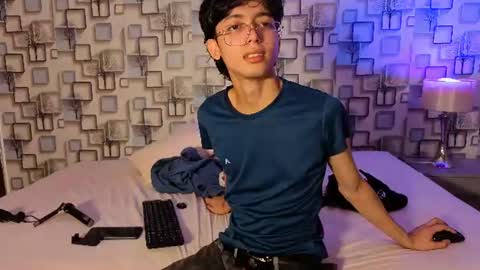Snapshot of twink_sebas7 chatting on 7, 7, 2026 Sebastin online show from 7, 7, 2026