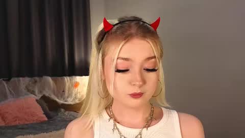 twinklefluff online show from 3, 11, 2025