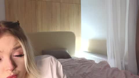 twinklefluff online show from 17, 12, 2025