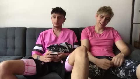 Snapshot of twinksguys360 chatting on 17, 10, 2025 Derrick online show from 17, 10, 2025