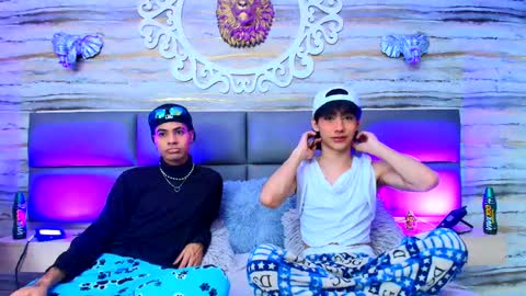 twinslovers_ online show from 16, 9, 2025