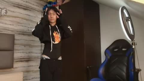 twinslovers_ online show from 6, 2, 2026