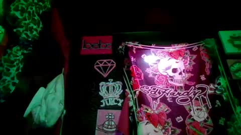 Snapshot of twizzytoxic22 chatting on 7, 7, 2026 twizzytoxic22 online show from 7, 7, 2026