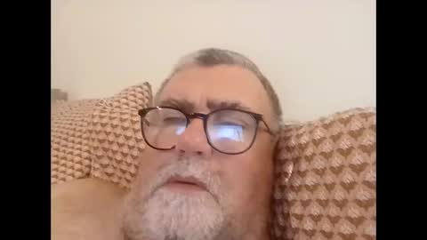 twohats2810 online show from 19, 12, 2025