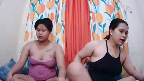 Snapshot of twowetcuties chatting on 30, 1, 2025 Lyn and lea online show from 30, 1, 2025