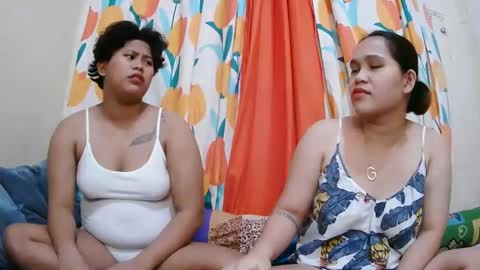 Snapshot of twowetcuties chatting on 1, 2, 2025 Lyn and lea online show from 1, 2, 2025