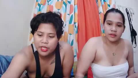 Snapshot of twowetcuties chatting on 25, 2, 2025 Lyn and lea online show from 25, 2, 2025