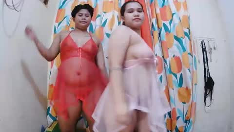 Snapshot of twowetcuties chatting on 26, 2, 2025 Lyn and lea online show from 26, 2, 2025