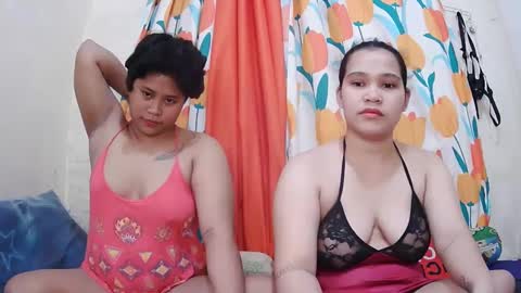 Snapshot of twowetcuties chatting on 8, 3, 2025 Lyn and lea online show from 8, 3, 2025