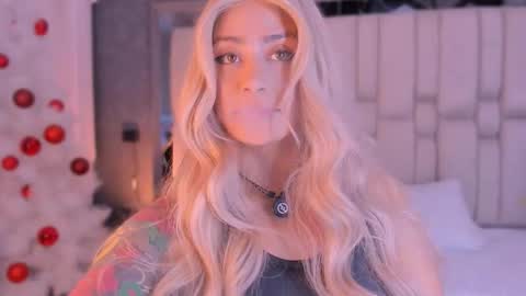 Snapshot of tyla_demon chatting on 18, 12, 2025 TYLA online show from 18, 12, 2025