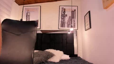 Snapshot of tylla_ chatting on 18, 10, 2025 online show from 18, 10, 2025