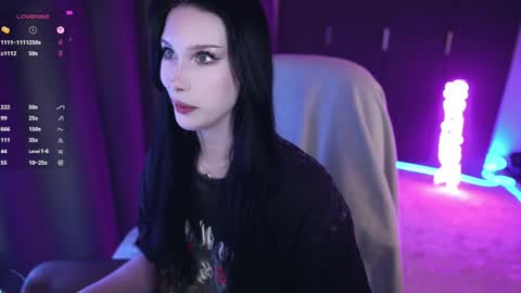 Izzy    online show from 13, 12, 2025