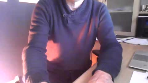 Snapshot of ukshowall chatting on 13, 1, 2025 mark online show from 13, 1, 2025