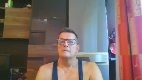 Snapshot of ulmeni4 chatting on 17, 12, 2024 ulmeni4 online show from 17, 12, 2024