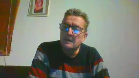 Snapshot of ulmeni4 chatting on 1, 1, 2025 ulmeni4 online show from 1, 1, 2025