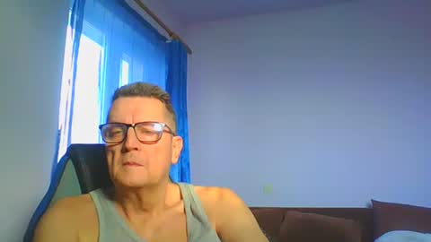 Snapshot of ulmeni4 chatting on 16, 1, 2025 ulmeni4 online show from 16, 1, 2025